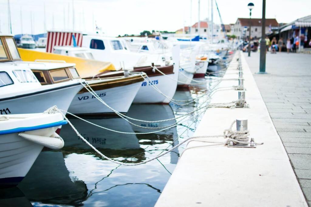Appartamento Marina Living With Parking, Balcony, Quiet And Secure Hove Esterno foto