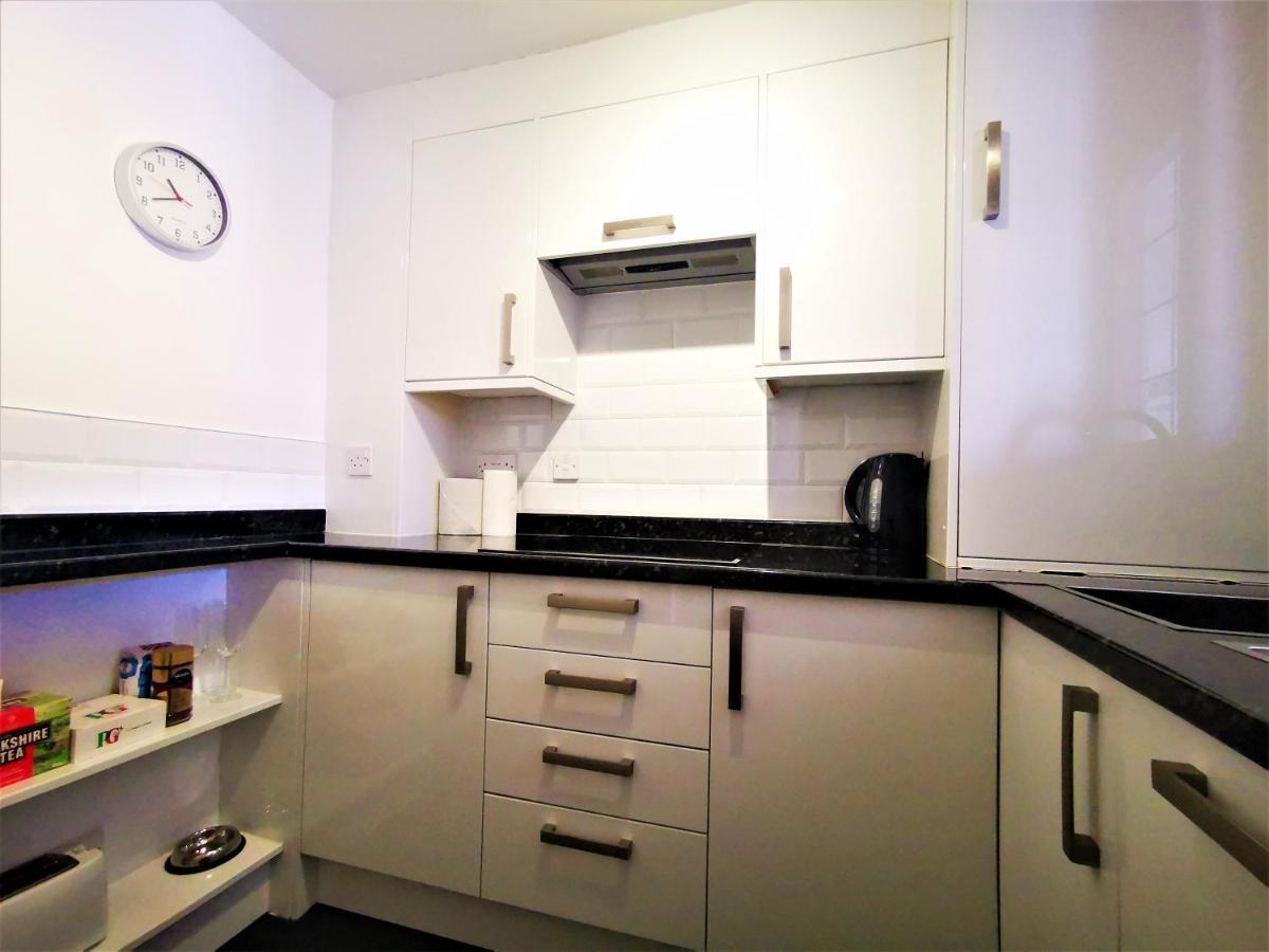 Appartamento Marina Living With Parking, Balcony, Quiet And Secure Hove Esterno foto