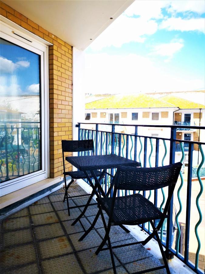 Appartamento Marina Living With Parking, Balcony, Quiet And Secure Hove Esterno foto
