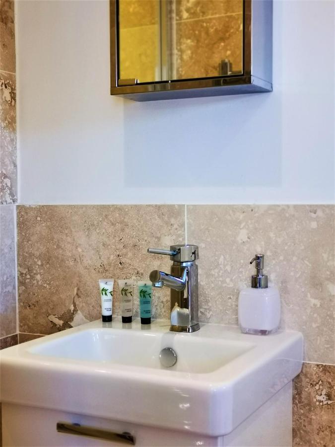 Appartamento Marina Living With Parking, Balcony, Quiet And Secure Hove Esterno foto