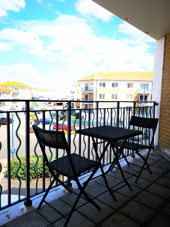 Appartamento Marina Living With Parking, Balcony, Quiet And Secure Hove Esterno foto