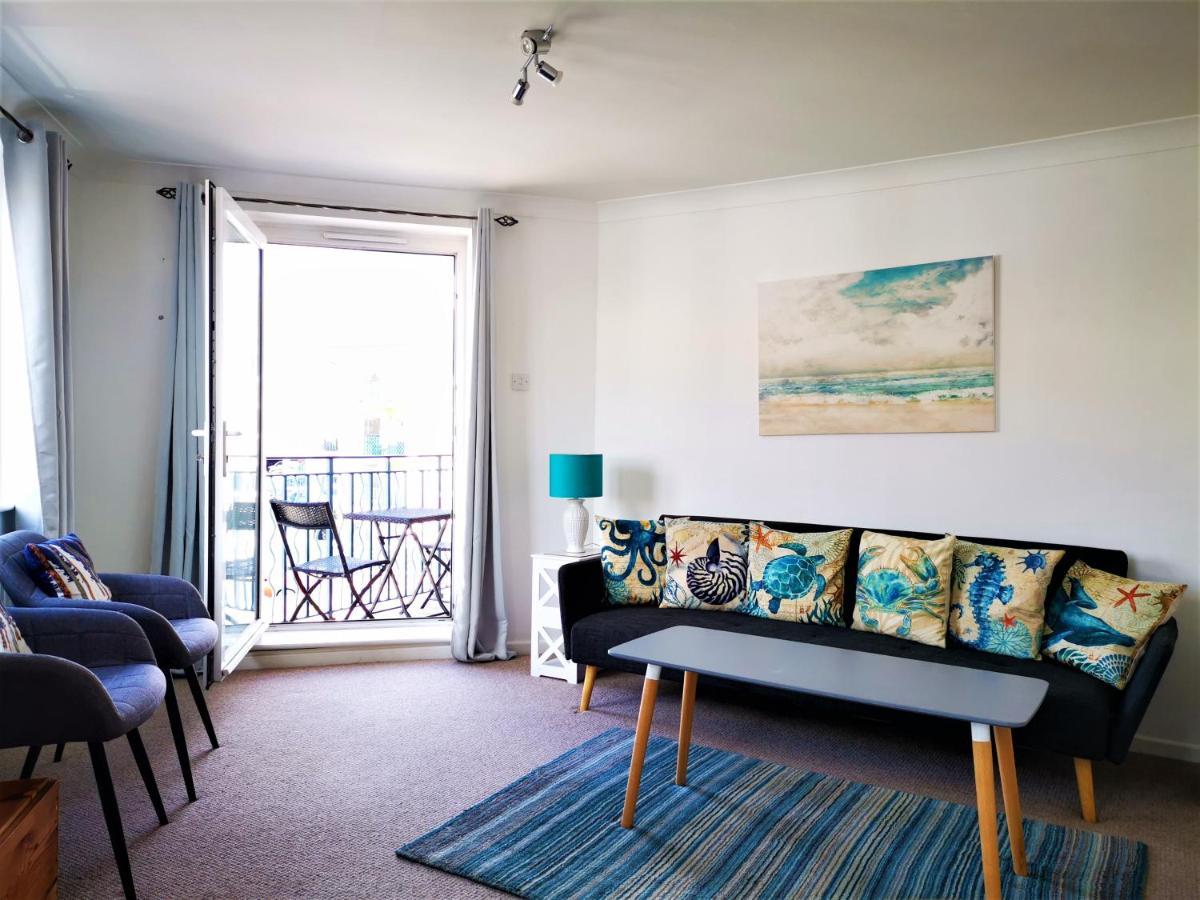 Appartamento Marina Living With Parking, Balcony, Quiet And Secure Hove Esterno foto