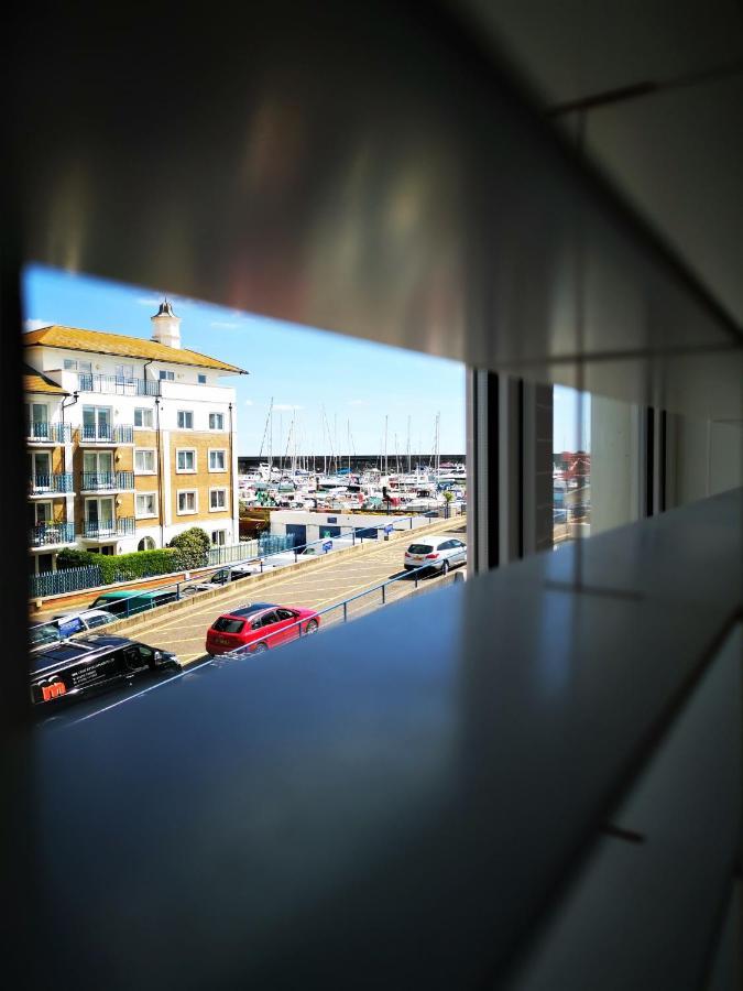 Appartamento Marina Living With Parking, Balcony, Quiet And Secure Hove Esterno foto