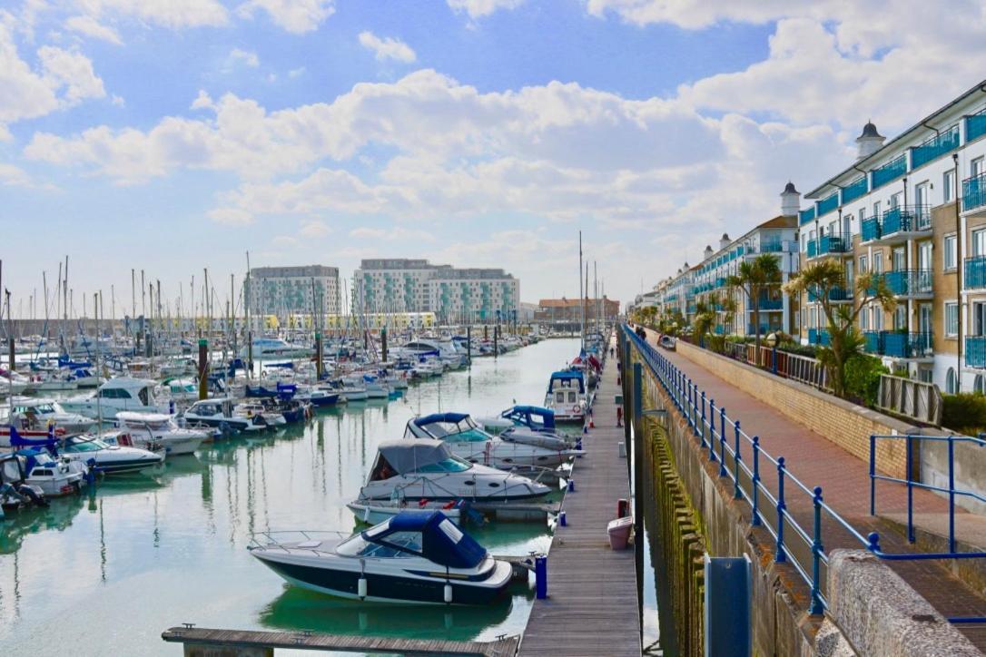 Appartamento Marina Living With Parking, Balcony, Quiet And Secure Hove Esterno foto