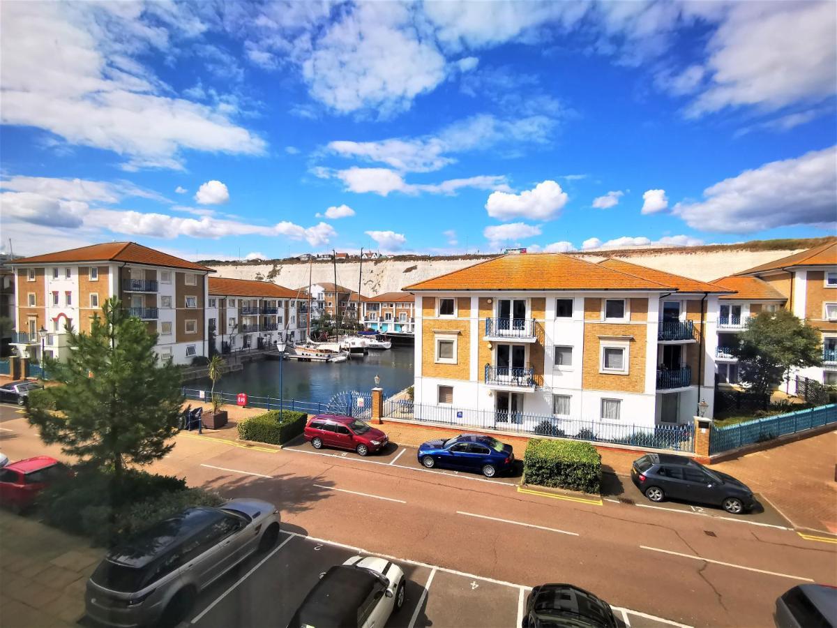 Appartamento Marina Living With Parking, Balcony, Quiet And Secure Hove Esterno foto