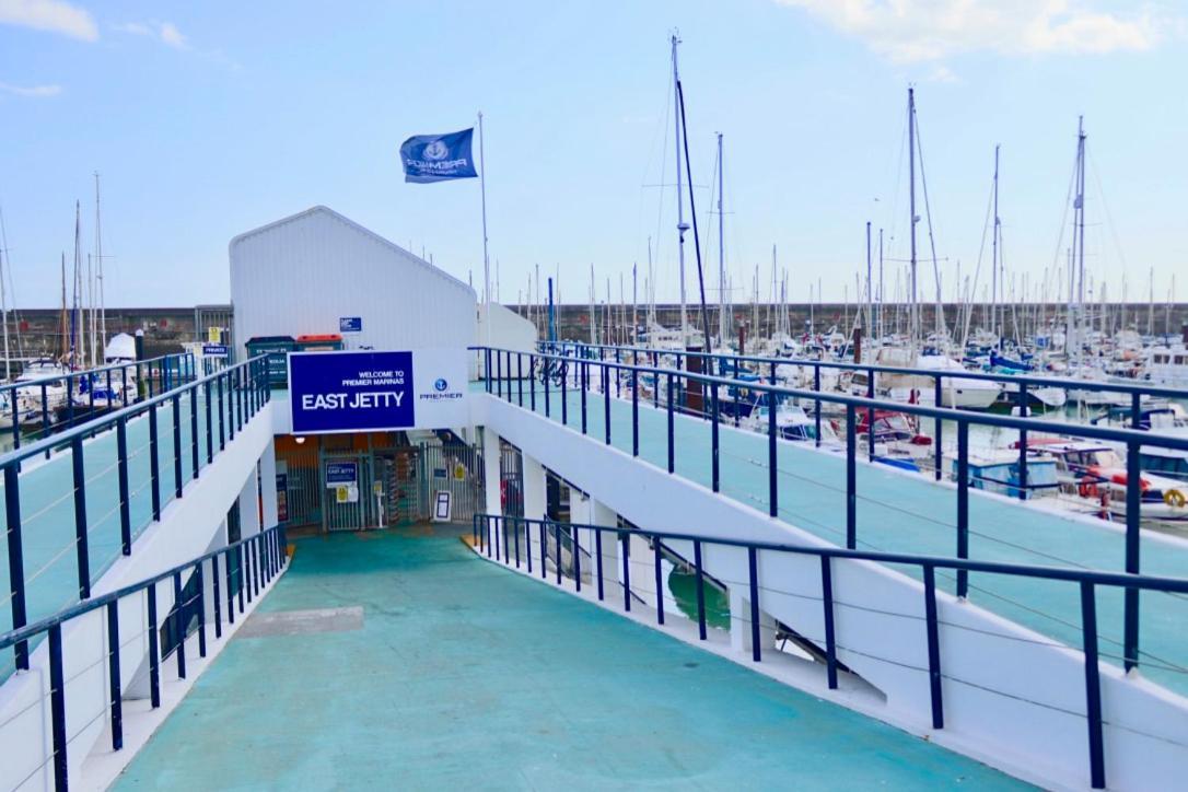 Appartamento Marina Living With Parking, Balcony, Quiet And Secure Hove Esterno foto